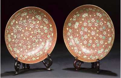 mid 19th century A pair of yellow ground saucer dishes